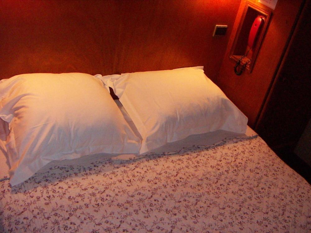 Hotel De Bordeaux Paris Bagian luar foto